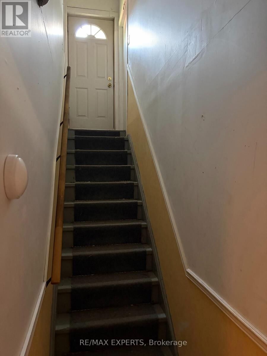 Property Photo:  9 Queen Post Drive Bsmt  ON L4L 3G2 