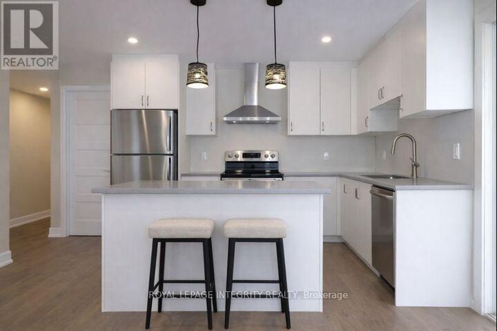 Property Photo:  9B Gwynne Avenue South  ON K1Y 1X1 