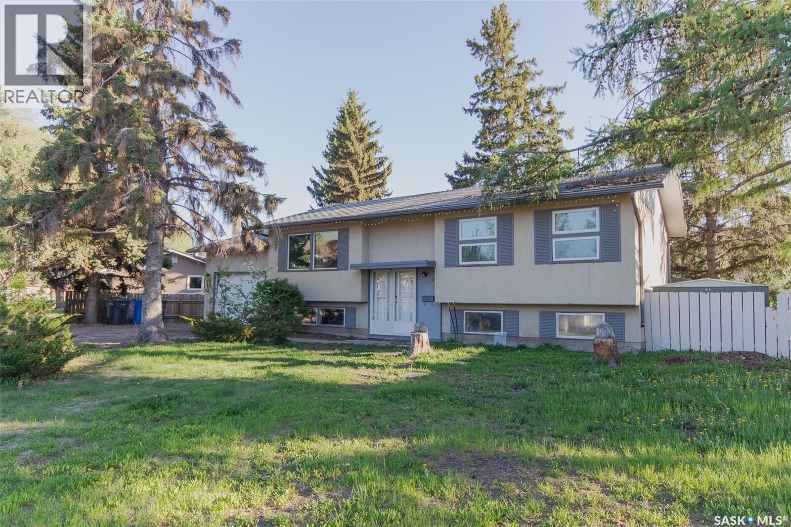 Property Photo:  9704 97th Drive  SK S9A 0L4 