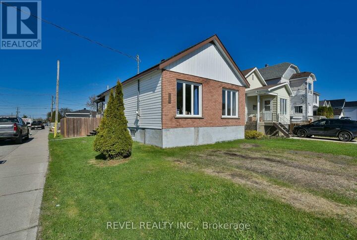 Property Photo:  359 Tamarack Street  ON P4N 6R5 
