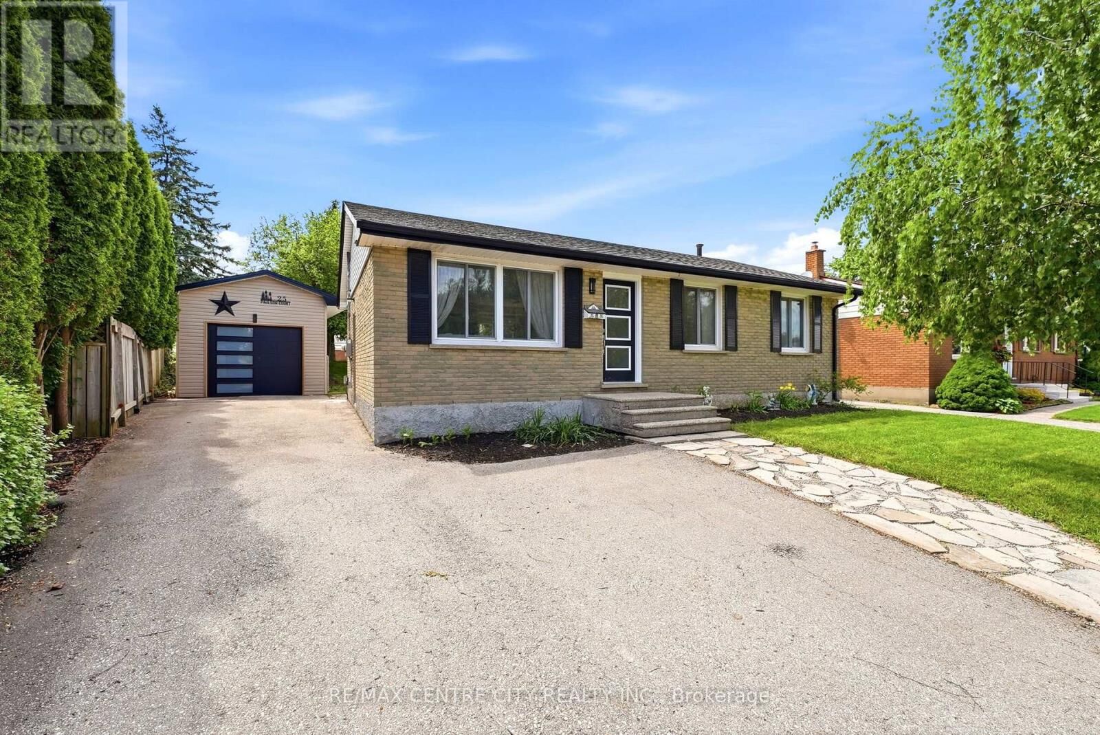 Property Photo: 25 Paulson Court ON N5R 1N1