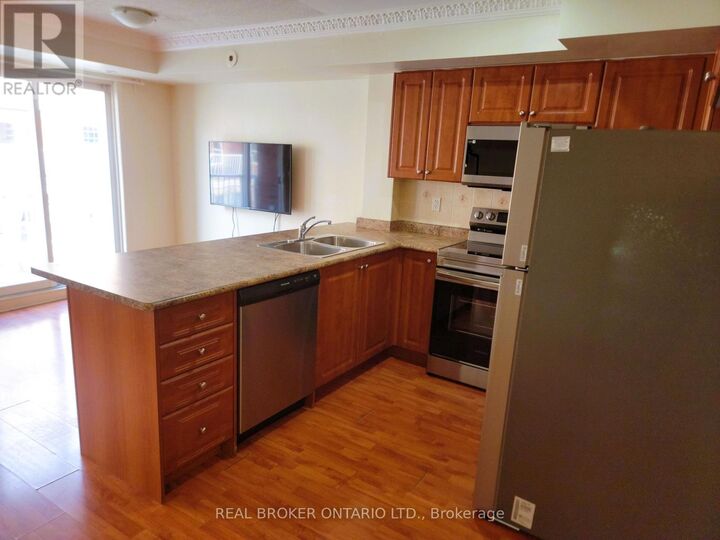 Property Photo: 37 Four Winds Drive 26 ON M3J 1K7