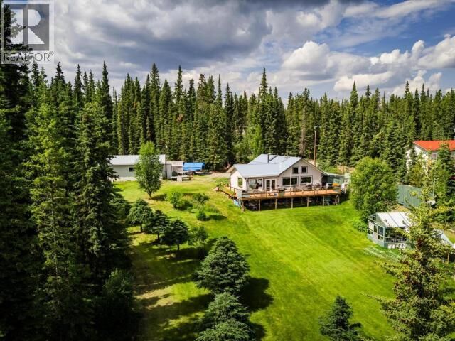 Property Photo: 52 Lakeview Road YT Y0B 1B0