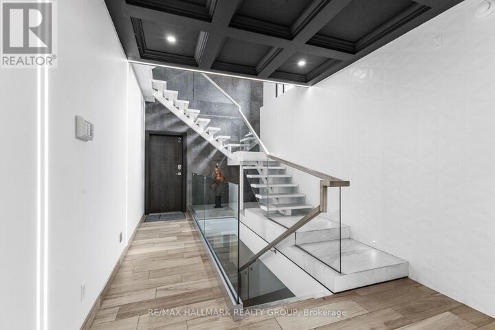 Property Photo: 201 Maclaren Street 2 ON K2P 0L4