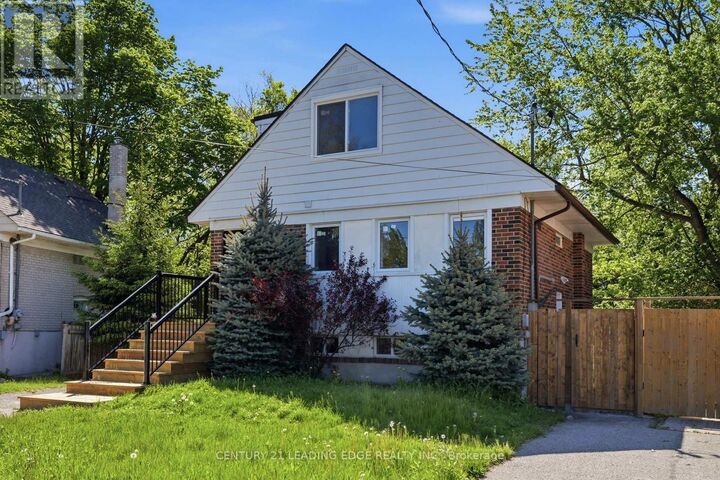 Property Photo:  141 Roebuck Drive Upper  ON M1K 2H9 