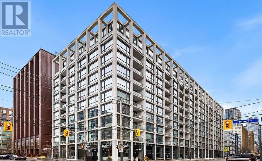Property Photo:  39 Brant Street 815  ON M5V 0M8 