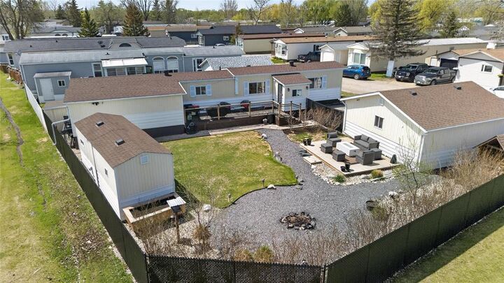 Property Photo:  47 Cedar Crescent  MB R1C 0G5 