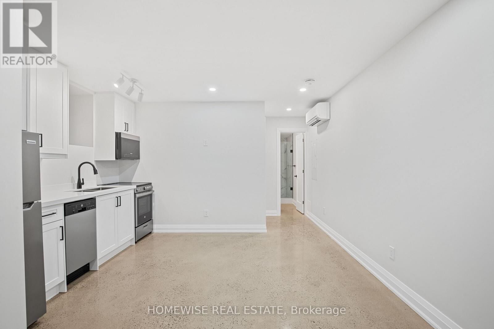 Property Photo:  2563 Dundas Street West 5  ON M6P 1X6 