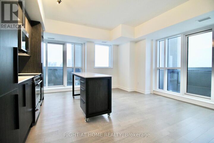 Property Photo:  560 Rideau Street 1006  ON K1N 5Z8 