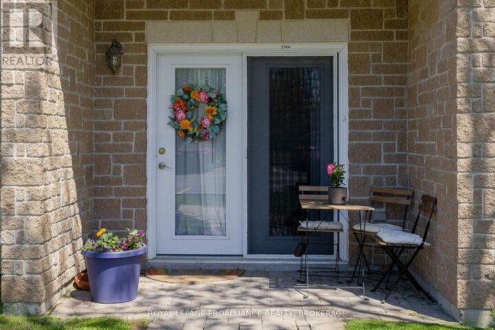 Property Photo:  225 Oak Street 2104  ON K7G 2R5 