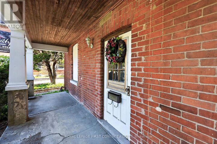 Property Photo:  202 Bradford Street  ON L4N 3B6 