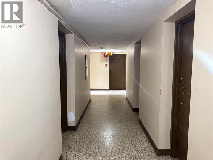 Property Photo:  2035 University Avenue West 102  ON N9B 1E1 