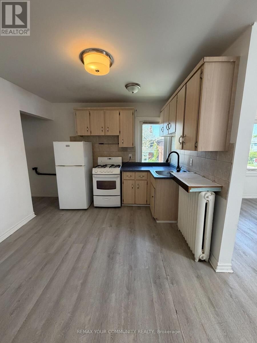 Property Photo: 127 Morrison Avenue 2nd Floor ON M6E 1M5