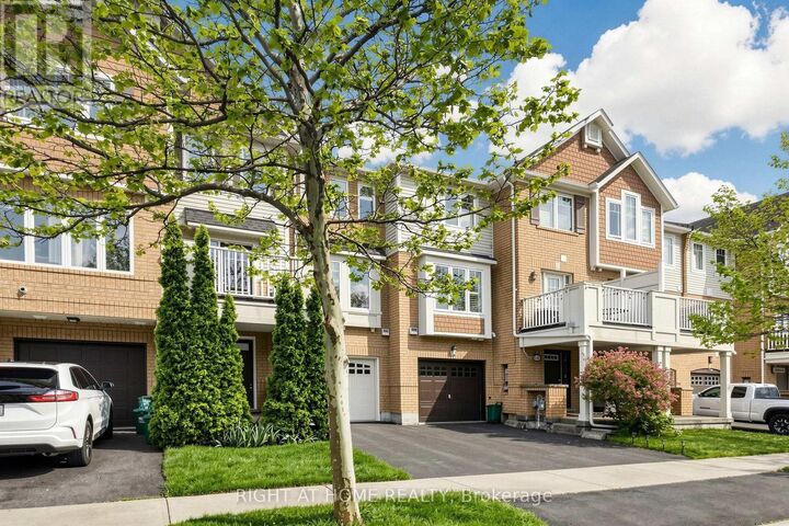 Property Photo: 252 Wetenhall Landing ON L9T 7B7