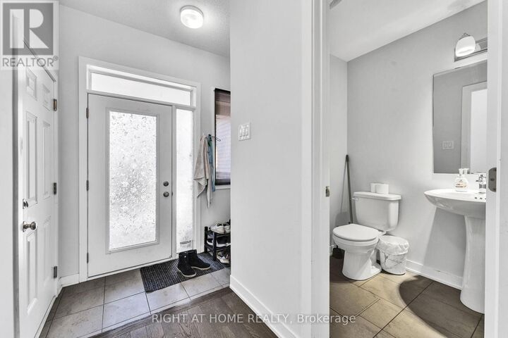 Property Photo:  67 Kindred Row  ON K2S 2Z6 
