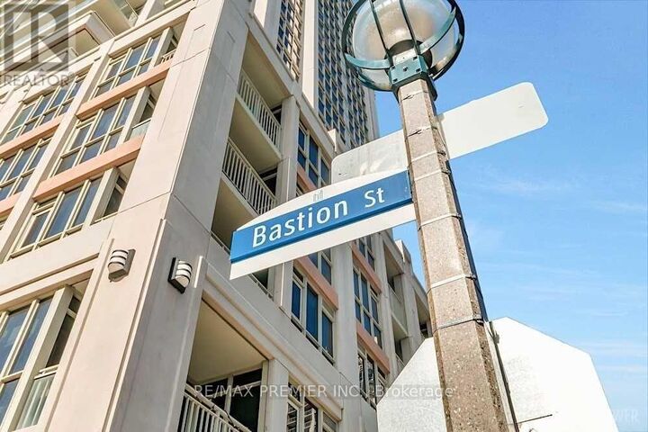Property Photo:  35 Bastion Street 1916  ON M5V 0C2 