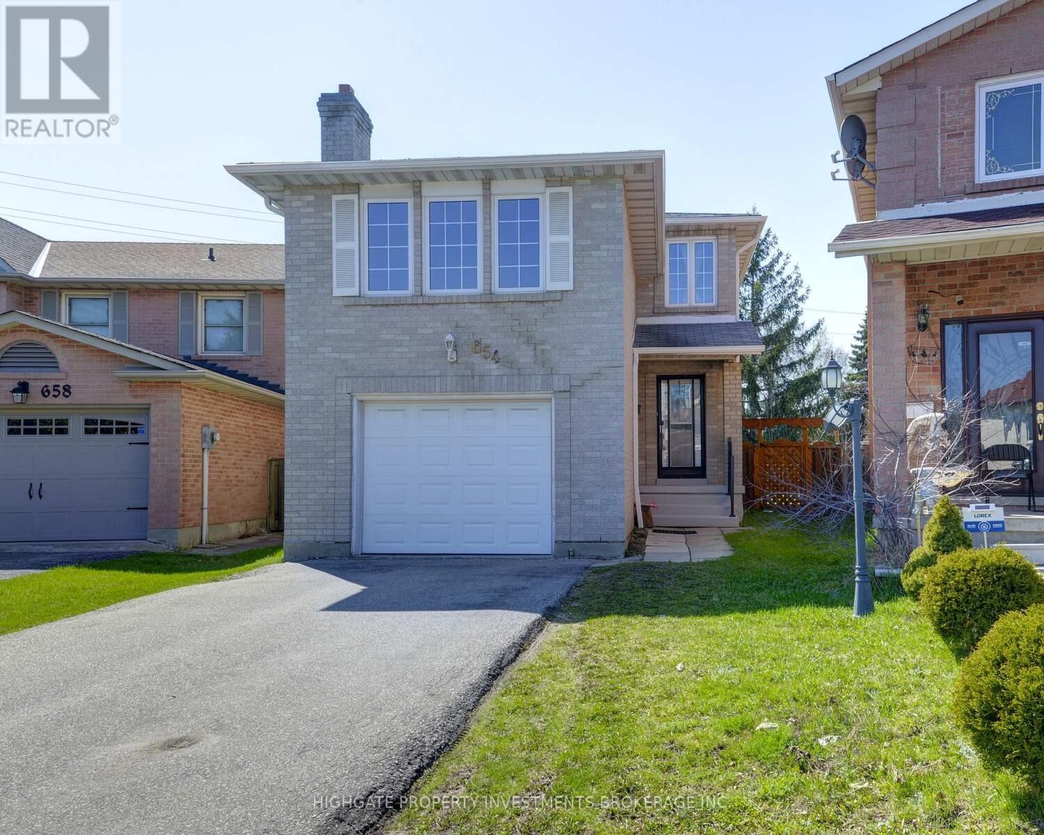 Property Photo:  654 Brougham Place  ON L5B 2Z5 