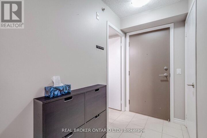 Property Photo:  35 Saranac Boulevard 225  ON M6A 2G4 