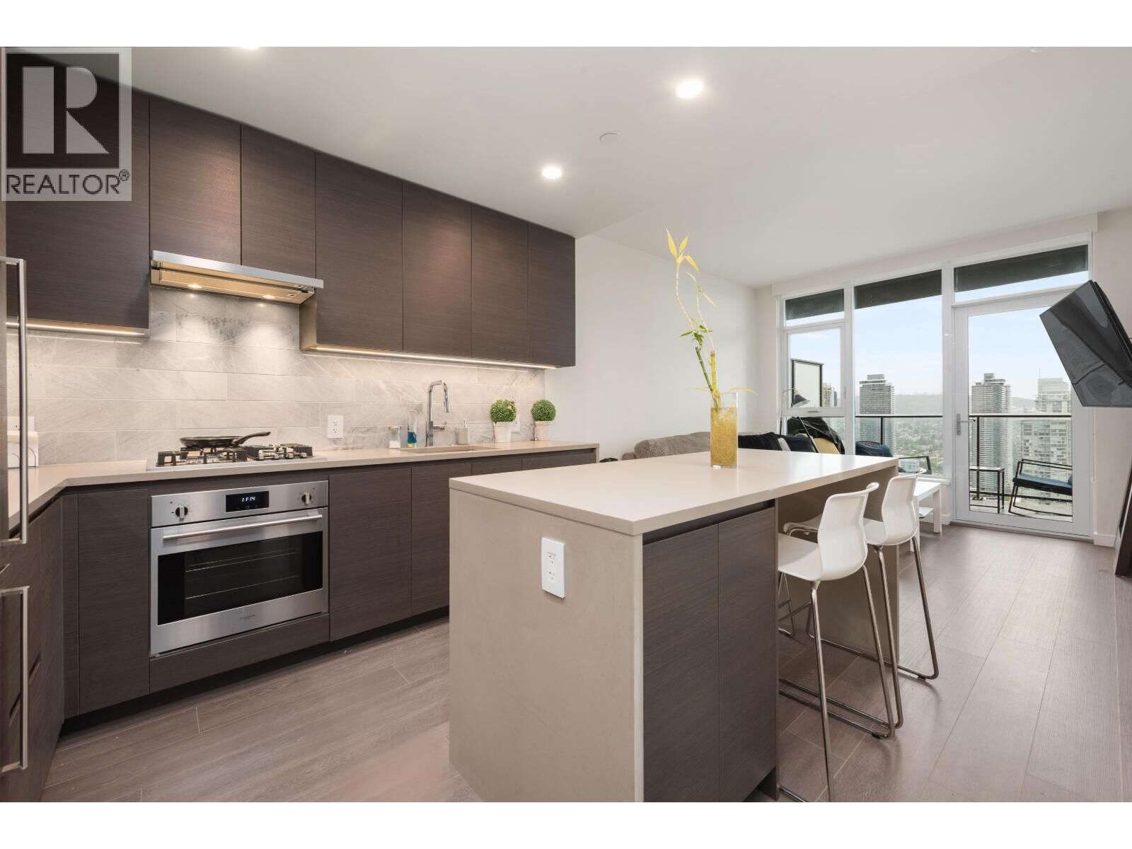 Property Photo:  2108 Gilmore Avenue 5303  BC V5C 0N8 