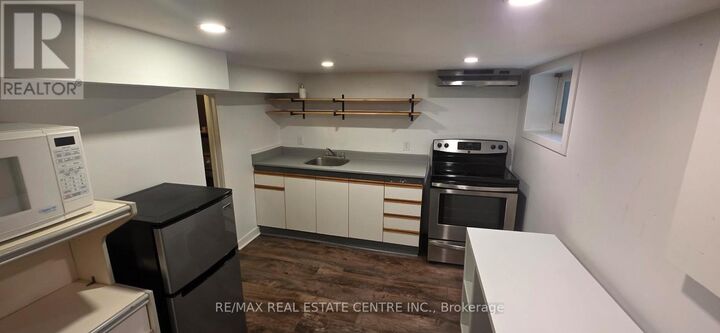 Property Photo:  83 Gage Avenue South  ON L8M 3C8 