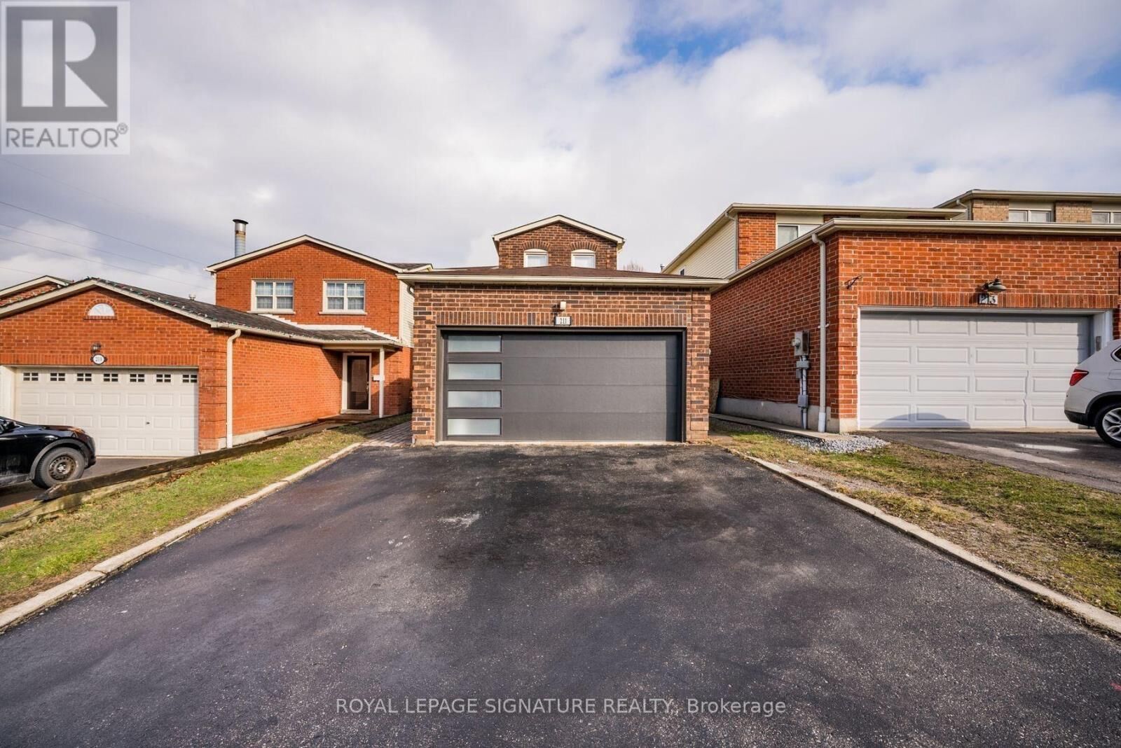 Property Photo: 211 Glen Hill Drive Lower ON L1N 7J5