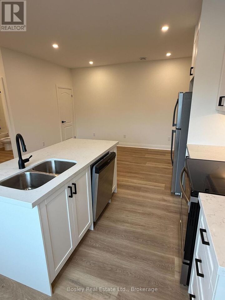 Property Photo: 6 Golfview Drive 4 ON L9Y 0G7