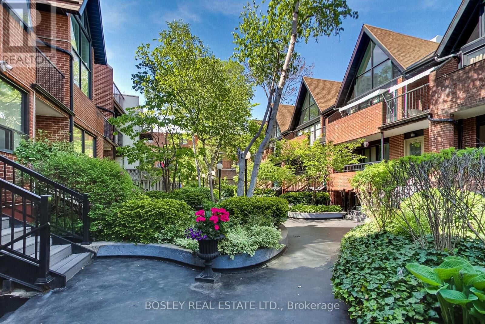 Property Photo: 17 Pembroke Street 8 ON M5A 2N6