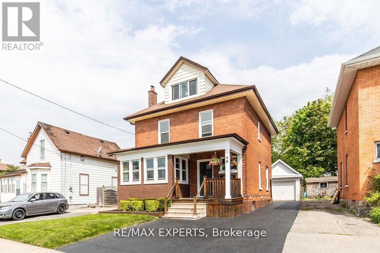 Property Photo:  98 Elgin Street East 1  ON L1G 1T3 