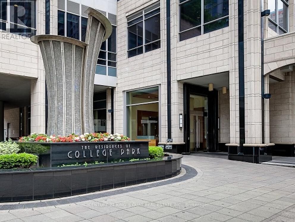 Property Photo:  763 Bay Street 2714  ON M5G 2R3 