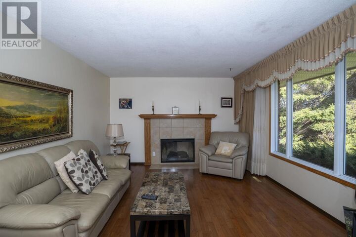 Property Photo: 232 Kensington Dr ON P7C 2A8