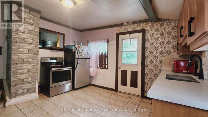 Property Photo:  199 Front Street North  ON K0L 1L0 