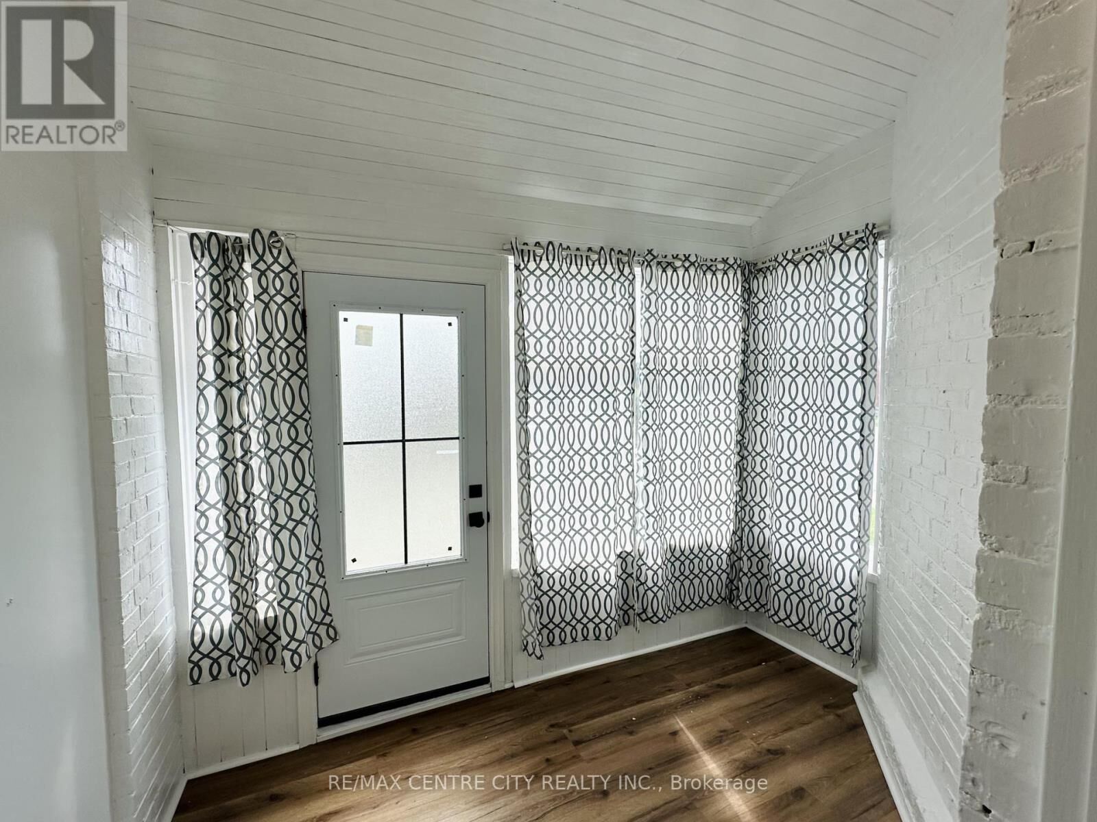 Property Photo:  81 Curtis Street Unit 1  ON N5P 1H9 