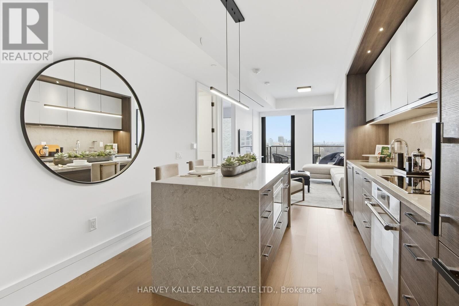 Property Photo:  215 Lonsdale Road 1205  ON M4V 1W7 