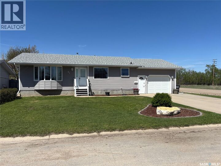 Property Photo:  91 2nd Avenue  SK S0K 2A0 