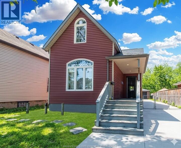 Property Photo:  493 Wellington Avenue Upper  ON N9A 5J3 