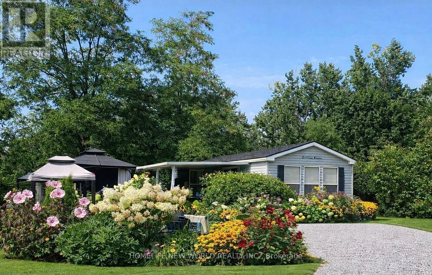 Property Photo:  225 Platten Boulevard 484  ON L9L 1B4 