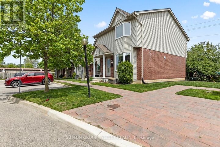 Property Photo:  20 Kernohan Parkway 16  ON N6J 4Y3 
