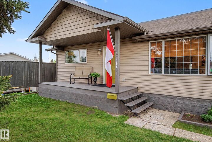 Property Photo:  10611 152 Street NW  AB T5P 1Z1 