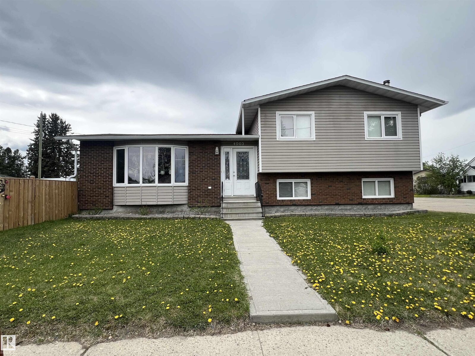 Property Photo: 4903 52 Avenue AB T0E 0T0