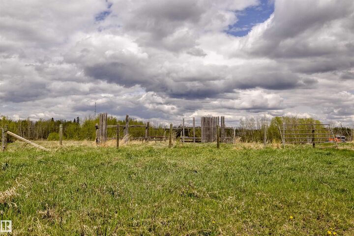 Property Photo:  53205A Rge Rd 35  AB T0E 2K0 