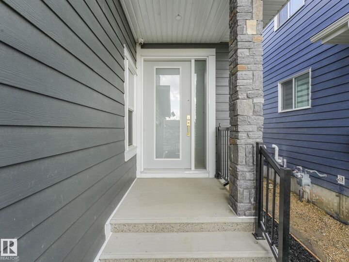 Property Photo: 33 Birkshire Crescent AB T8B 0C7