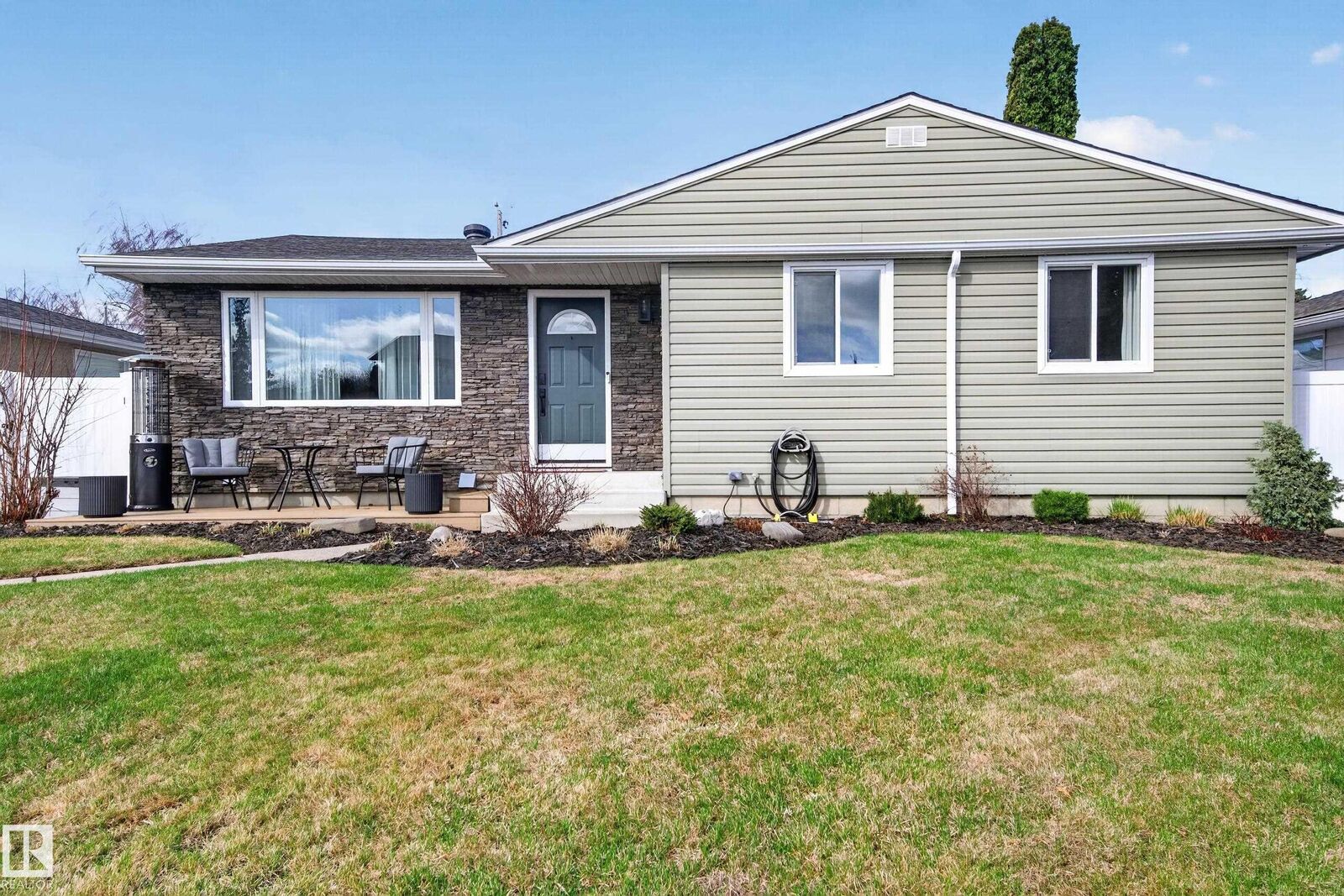 Property Photo:  10740 44 Street NW  AB T6A 1W4 