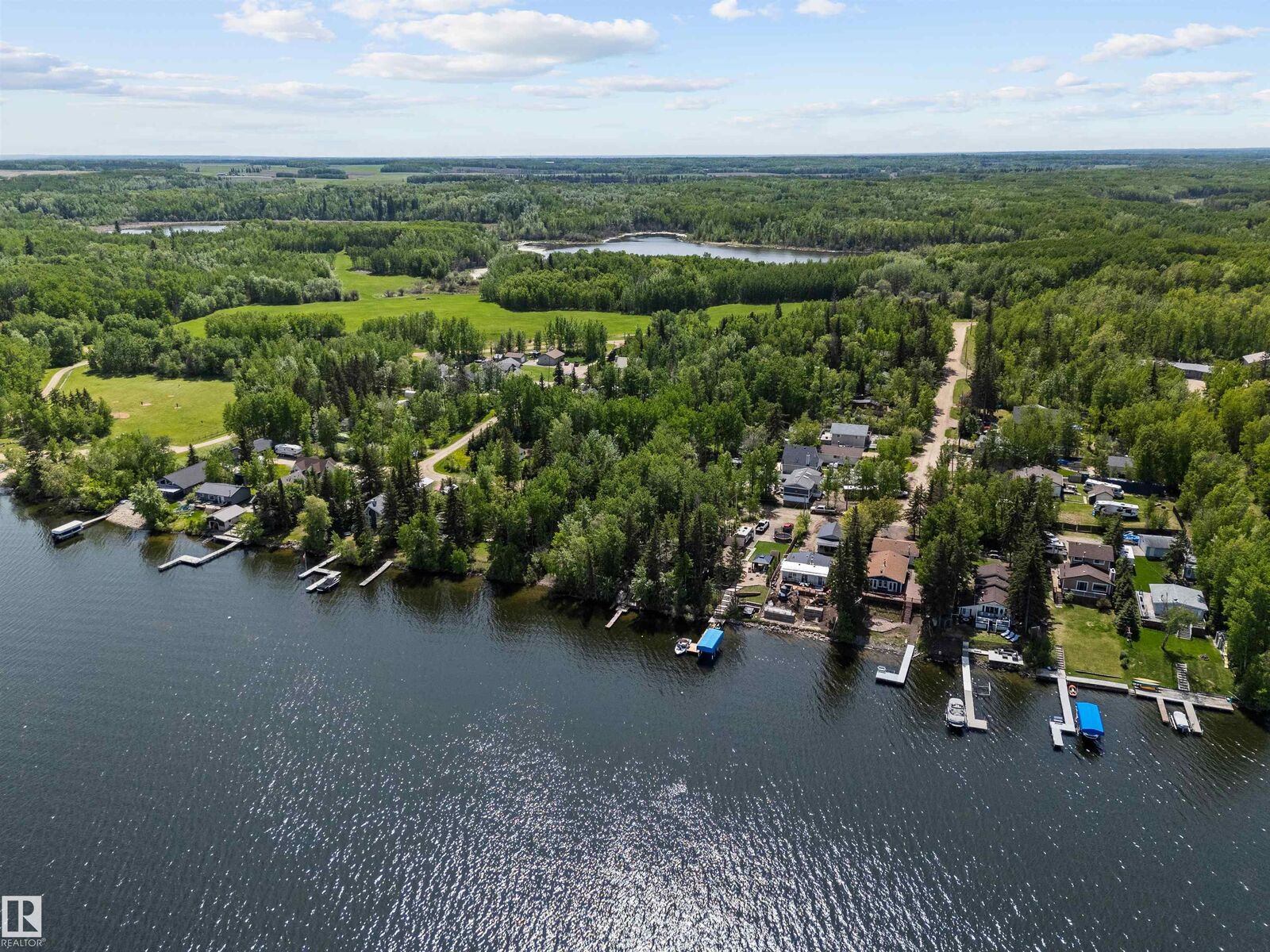 Property Photo:  5081 4 Street  AB T0E 1V0 