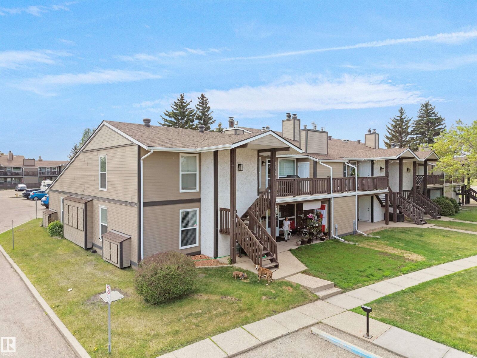 Property Photo:  1102 Saddleback Road NW  AB T6J 4Z4 
