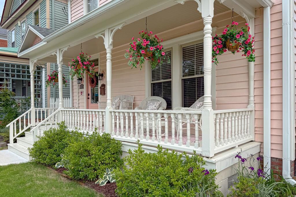 Property Photo:  612 Tazewell Ave  VA 23310 