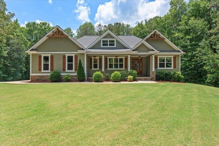 Property Photo:  1001 Glenloch Road  GA 30170 
