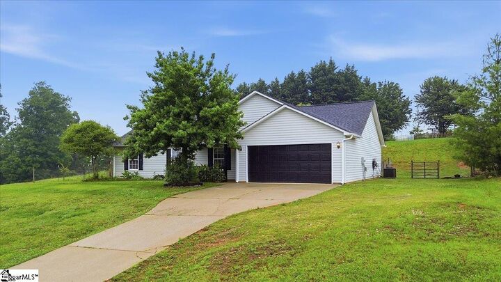 Property Photo: 108 Blackbird Lane SC 29611