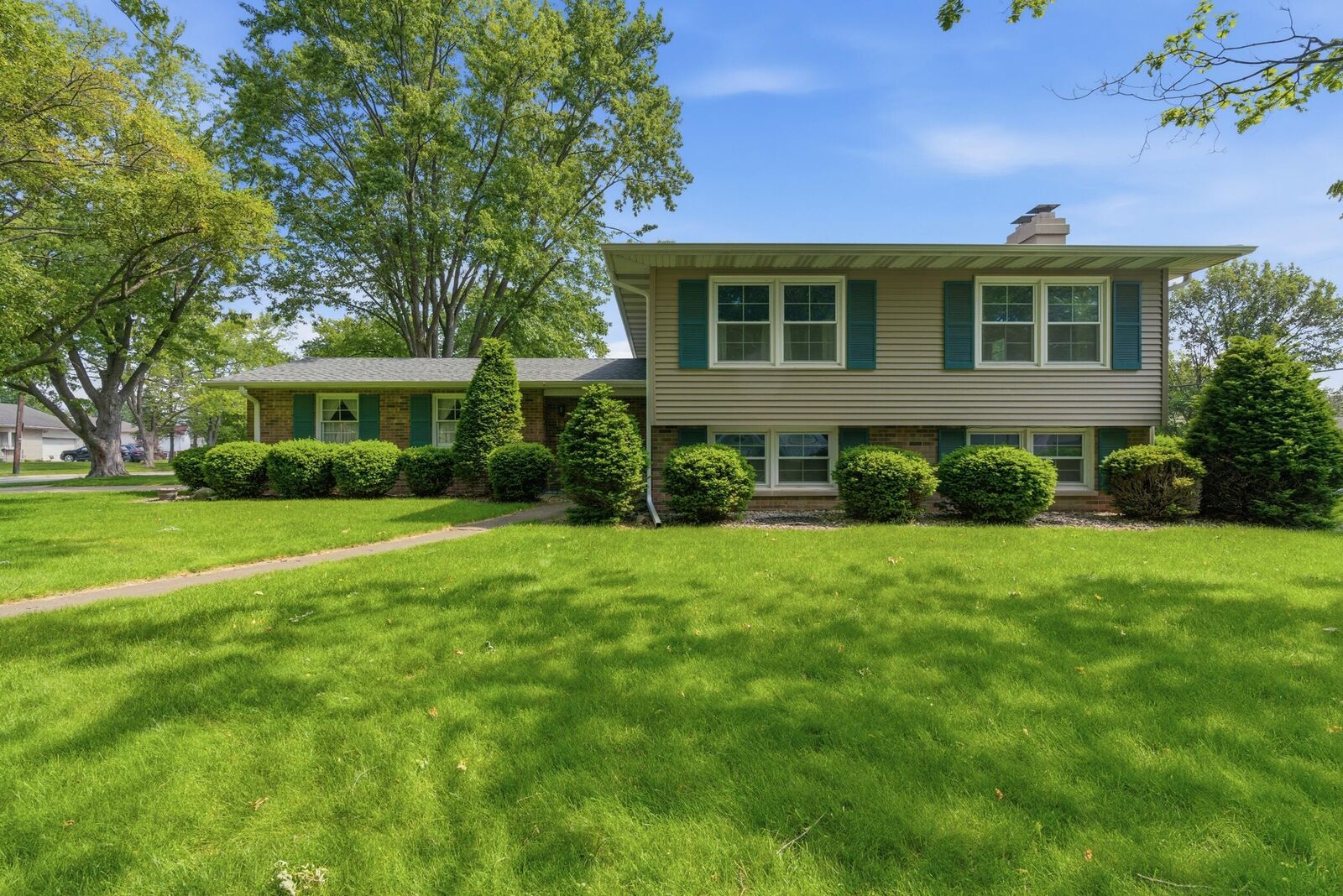 Property Photo:  404 Las Olas Drive  IN 46307 