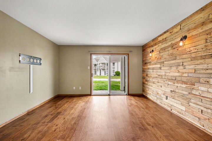 Property Photo: 1086 Millpond, Unit B Road IN 46385
