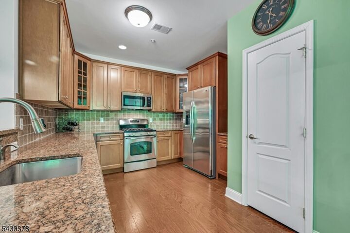 Property Photo:  909 Brook Hollow Dr 909  NJ 07981 